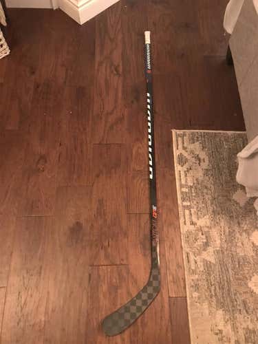 Senior Right Handed Fantom QRE Mid Pattern Hockey Stick