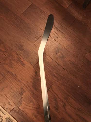 Senior Right Handed Toe Pattern Hockey Stick