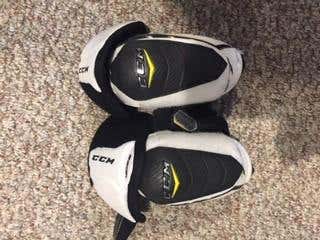 Used Junior Medium CCM Tacks 4052 Elbow Pads