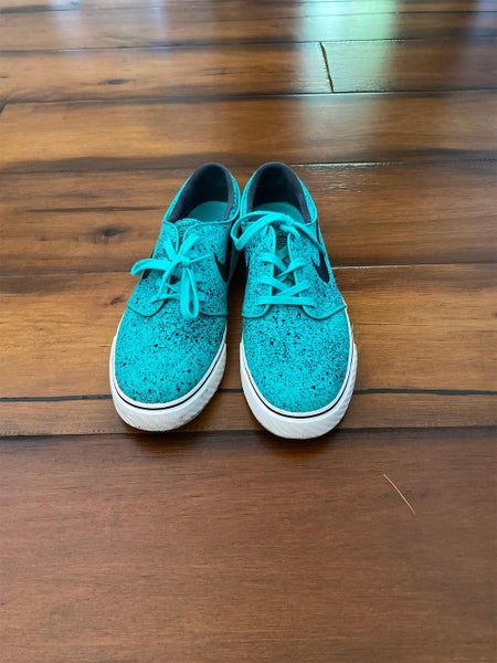 Men's Size 8.5 (Women's 9.5) Nike Shoes