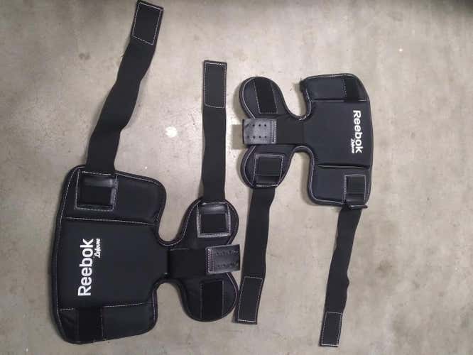 Barely used Reebok Sr. Knee pads