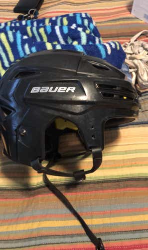 Black Medium Hockey Helmet Bauer Reakt 200