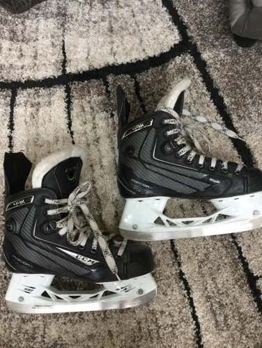 Junior CCM Ribcore 40k Size 5.5 Hockey Skates