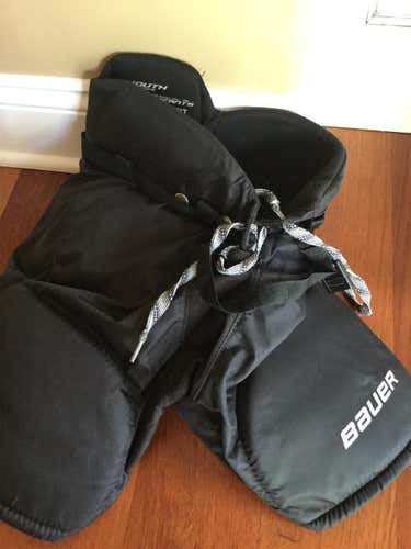 Black Youth Large Bauer Nexus 400  Hockey Pants