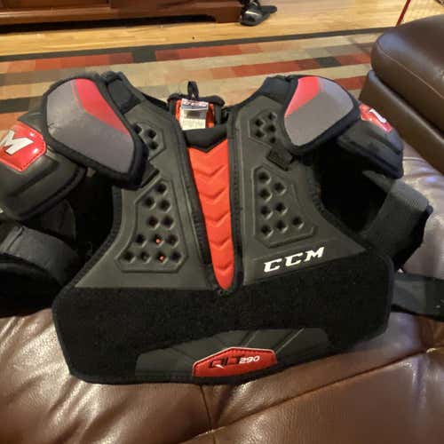 Junior Large CCM QuickLite 290 Shoulder Pads