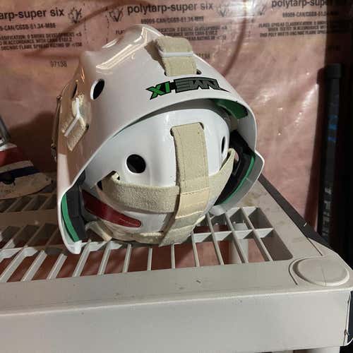 White Senior Bauer NME 9 Goalie Mask