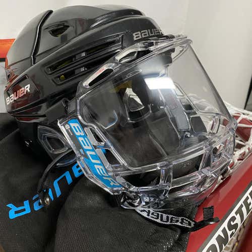Medium Bauer Re-Akt 200  Helmet + Fishbowl