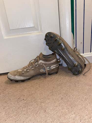 White Adult Size 11 Men’s Low Cut