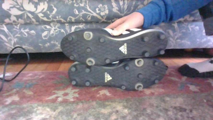 need gone cleats size 9