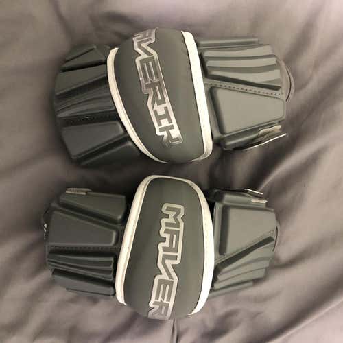 New Medium Maverik Max Arm Pads
