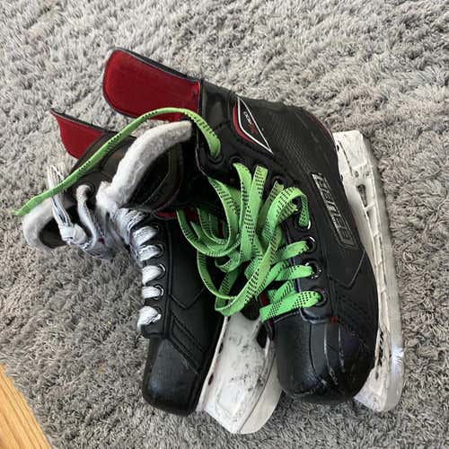 Junior Bauer Vapor X400 Size 2 Hockey Skates