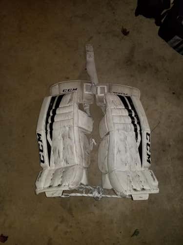 White Used Junior 24" +1 CCM Extreme Flex II Goalie Leg Pads