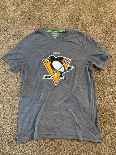 Gray Adult Large Reebok Shirt