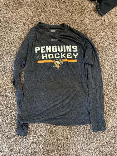Gray Adult Medium Reebok Shirt