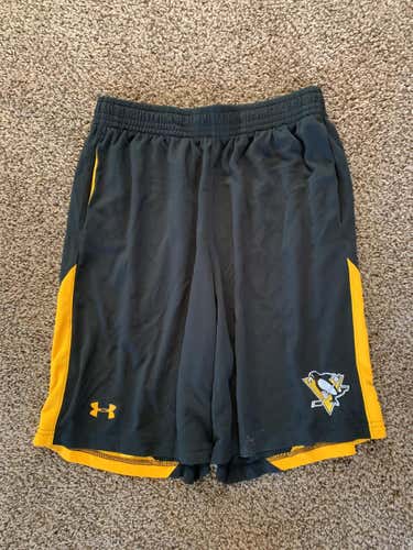 Black Adult Large Under Armour Shorts