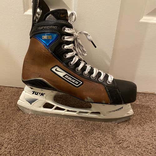 Senior Bauer Supreme Regular Width Size 8 Hockey Skates