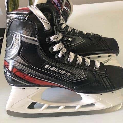 Used Junior Bauer Vapor X2.9 Hockey Skates Regular Width Size 4.5