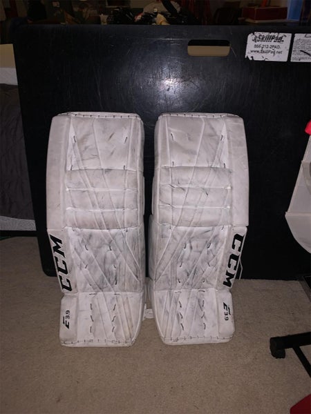 White Intermediate 30+1”CCM Extreme Flex E3.9 Goalie Leg Pads