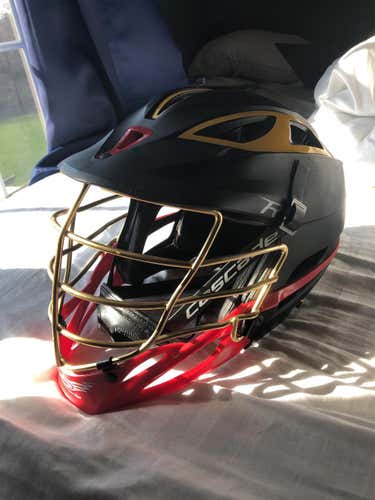 Black Cascade R With Gold Face mask