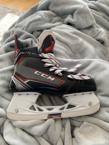 Junior CCM JetSpeed FT1 Regular Width  Size 5.5 Hockey Skates