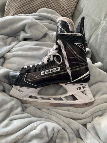 Senior Bauer Supreme 1S Regular Width  Size 8 Hockey Skates