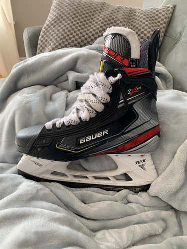 Senior Bauer Vapor 2X Pro Regular Width  Size 6.5 Hockey Skates