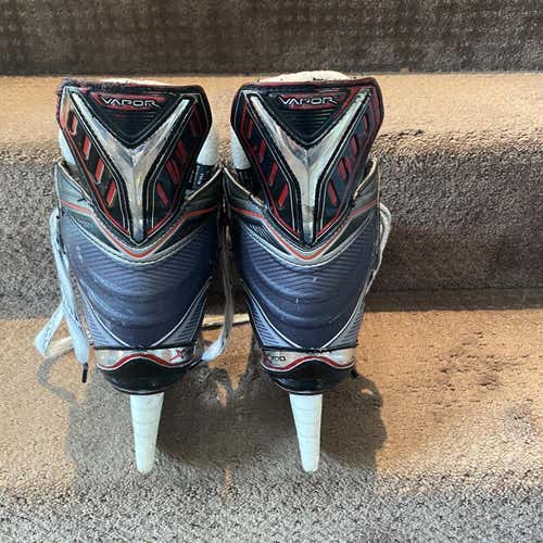 Junior Bauer Vapor X700 Regular Width  Size 4.5 Hockey Skates