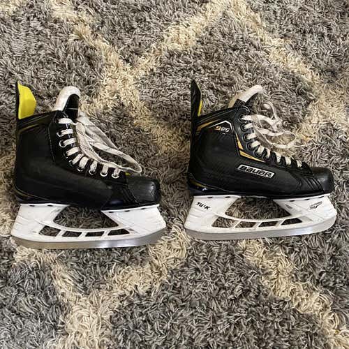 Junior Bauer Supreme Regular Width  Size 3 Hockey Skates