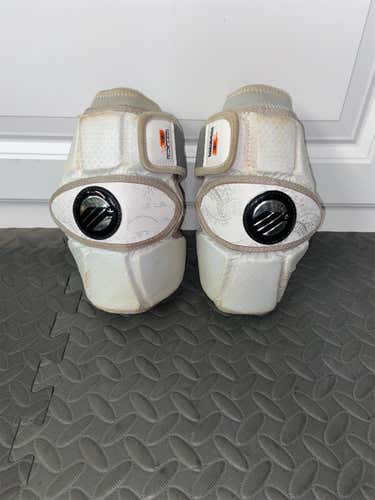 Used Medium Maverik Dynasty Arm Pads