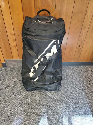 CCM Wheeled Hockey Bag 40x18x18 used