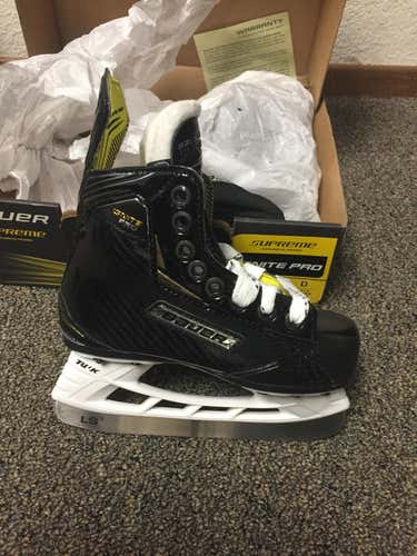 New Youth Bauer Supreme Ignite Pro Hockey Skates Regular Width Size 10.5