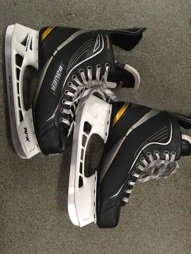 Senior Bauer Supreme One40 Regular Width  Size 9 Hockey Skates