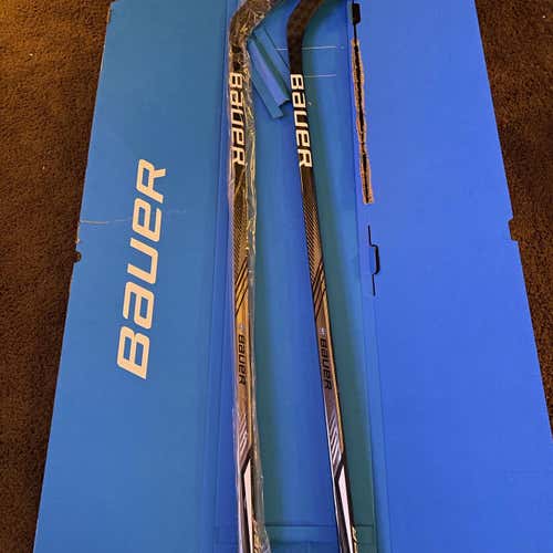Senior Left Hand Vapor FlyLite Mid Pattern Pro Stock Hockey Stick