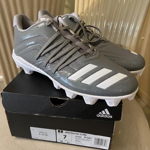 New Adult Size 7.0 (Women's 8.0) Adidas Cleats