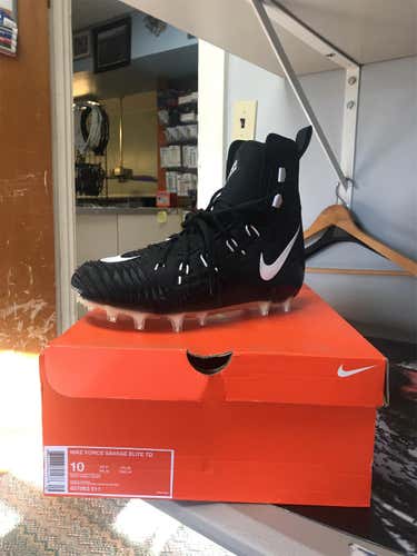 Black Men's Molded Cleats Nike