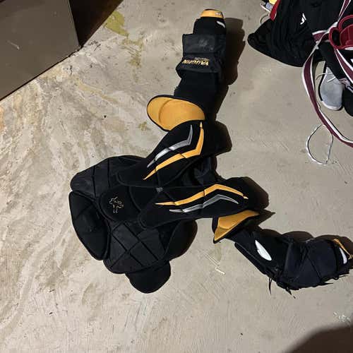 Senior Medium Vaughn Velocity V7 XF Pro Carbon Chest and Arm Protector Goalie Chest Protector