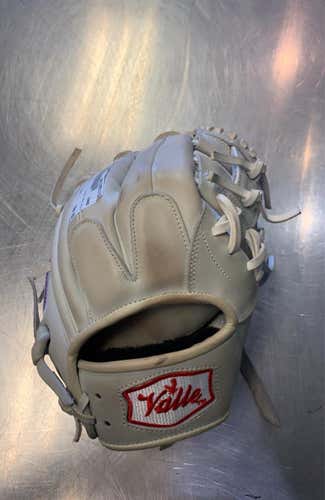 Used Right Hand Throw 9.5" Baseball Glove