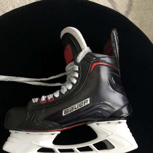 Senior Bauer Vapor 1X Regular Width  Size 7 Hockey Skates