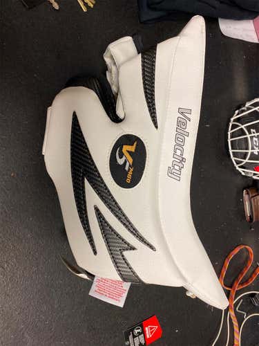 Vaughn Senior Velocity V5 7460 Blocker White/Black