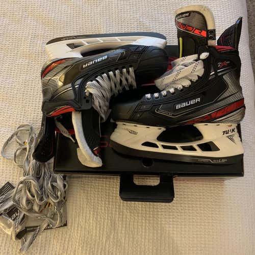 Senior Bauer 2X Pro Regular Width  Size 7.5 Hockey Skates
