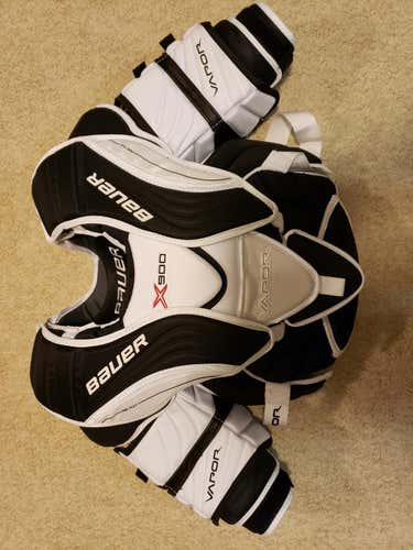 Intermediate Small Bauer Vapor x900 Goalie Chest Protector