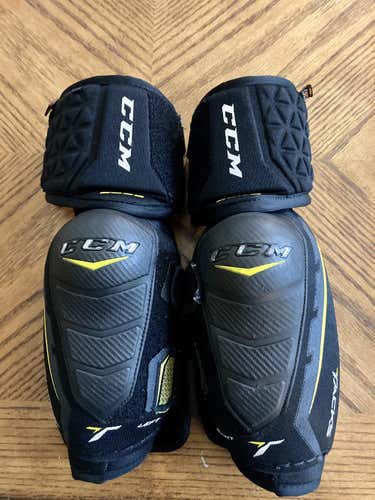 Used Senior Large CCM tacks 6052 Elbow Pads