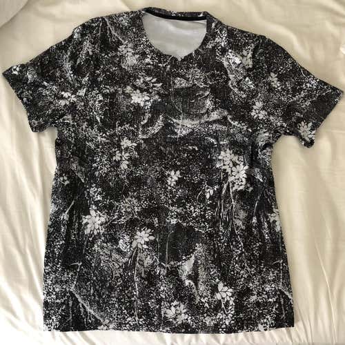 Men’s lululemon t-shirt size large