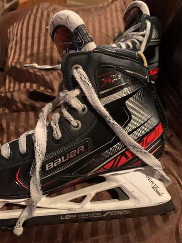 Junior Bauer Vapor 2.9 Regular Width Size 5 Goalie Skates