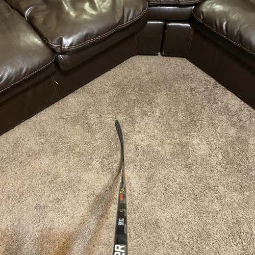 Senior Right Handed Vapor FlyLite Mid Pattern Pro Stock Hockey Stick
