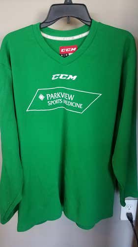 LIKE NEW CCM Practice Hockey Jersey