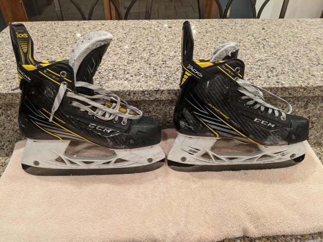 Used Senior CCM Super Tacks Hockey Skates Size 8