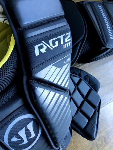 New! WARRIOR RITUAL GT2 INTERMEDIATE GOALIE CHEST PROTECTOR - Size S/M - 2020 Model