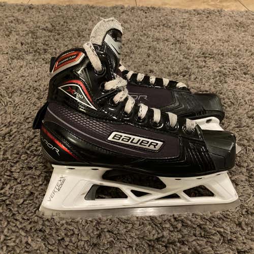 Junior Bauer Vapor X700 Regular Width  Size 2 Hockey Goalie Skates