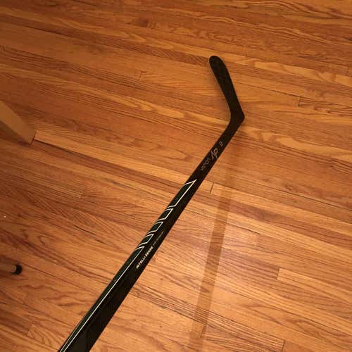 Senior Left Hand Vapor APX2 Heel Pattern Pro Stock Hockey Stick